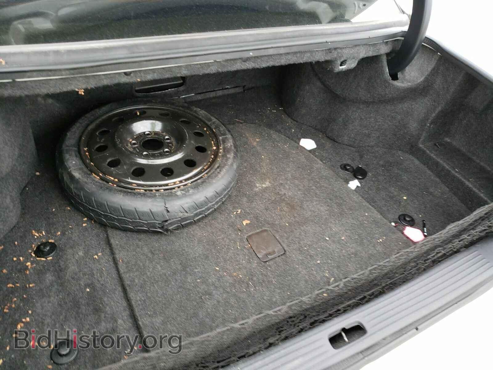 2000 Cadillac DeVille - VIN: 1G6KD54Y5YU207923 - Photo 7