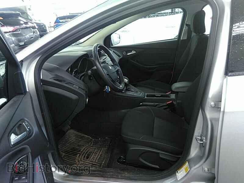 2017 Ford Focus - VIN: 1FADP3F24HL240580 - Фото 3