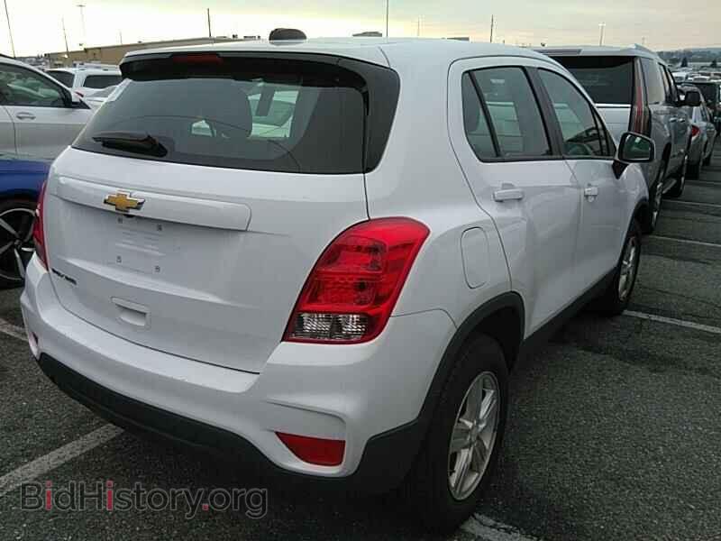 2017 Chevrolet Trax - VIN: 3GNCJNSB1HL282208 - Фото 2