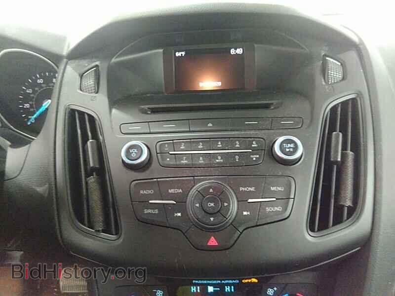 2017 Ford Focus - VIN: 1FADP3FE0HL201060 - Photo 4