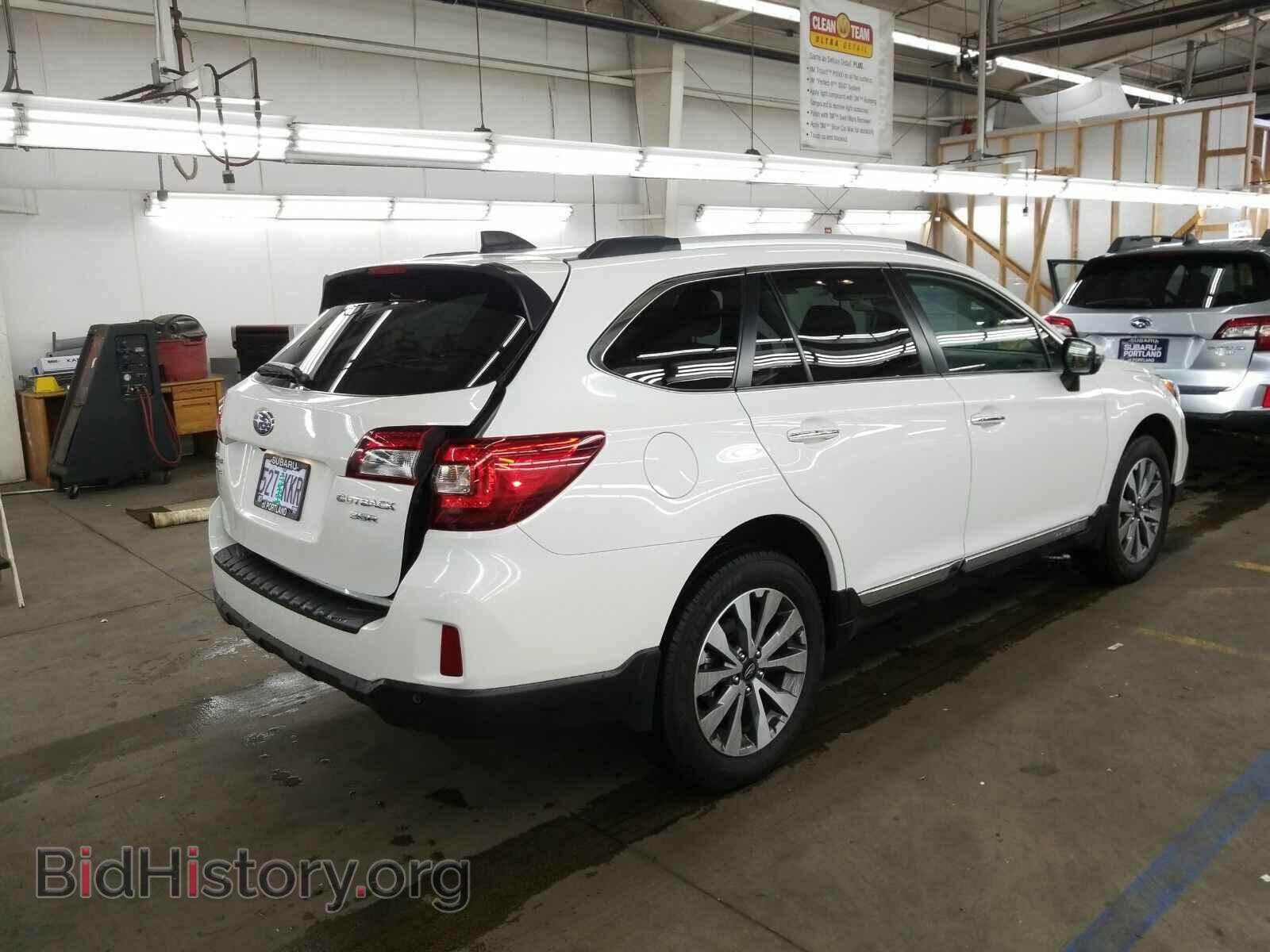 2017 Subaru Outback - VIN: 4S4BSETC5H3427704 - Фото 2