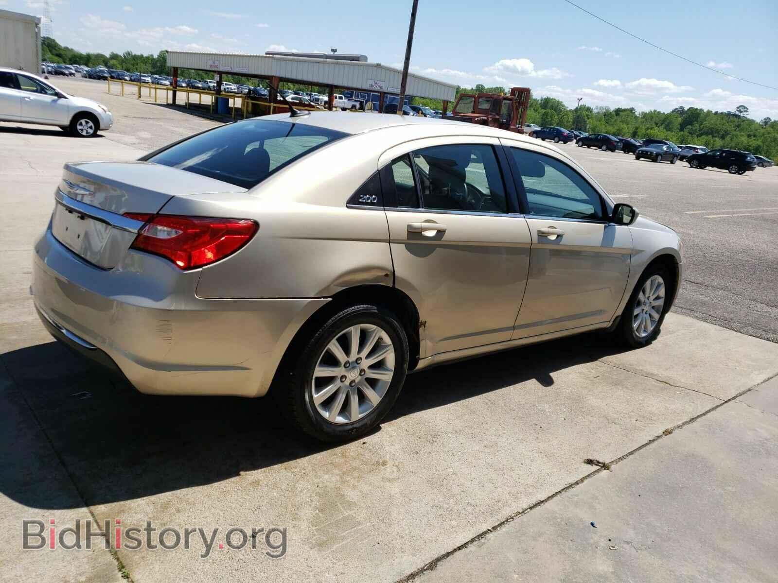2013 Chrysler 200 - VIN: 1C3CCBBB0DN672782 - Фото 2