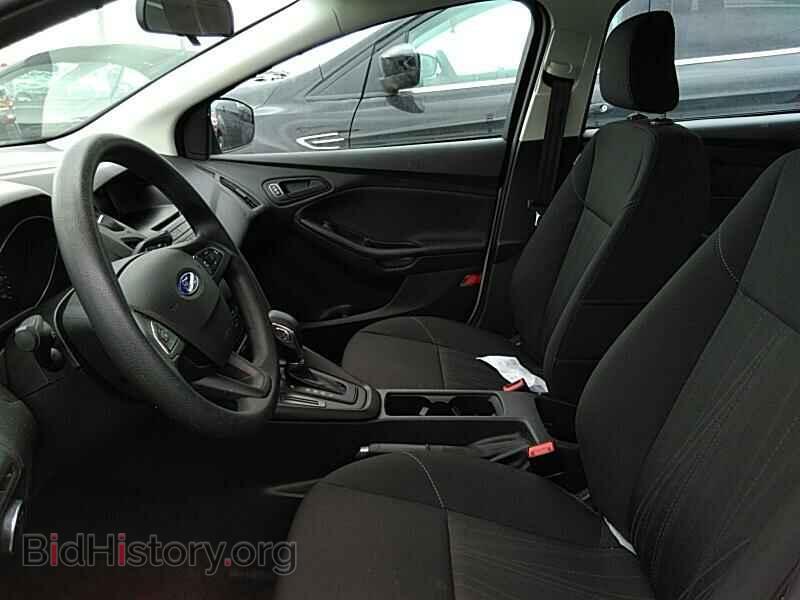 2017 Ford Focus - VIN: 1FADP3E25HL209033 - Фото 3