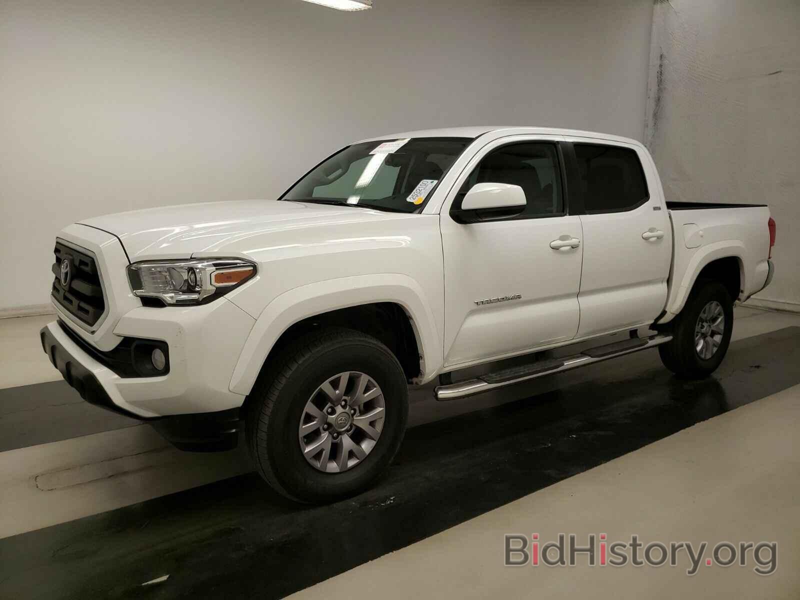 Photo 5TFAZ5CN9HX039980 - Toyota Tacoma 2017