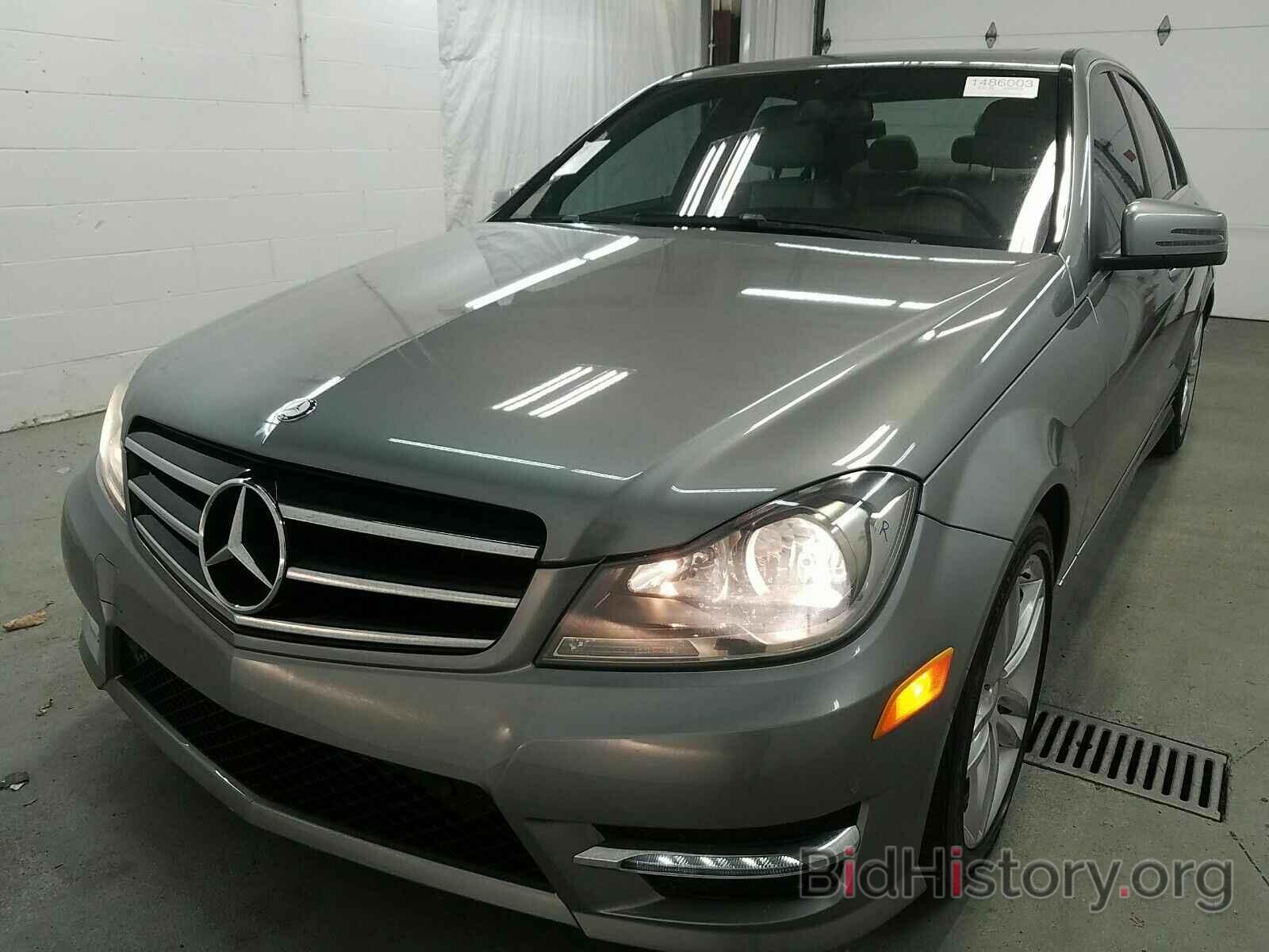 Photo WDDGF4HB7ER306602 - Mercedes-Benz C-Class 2014