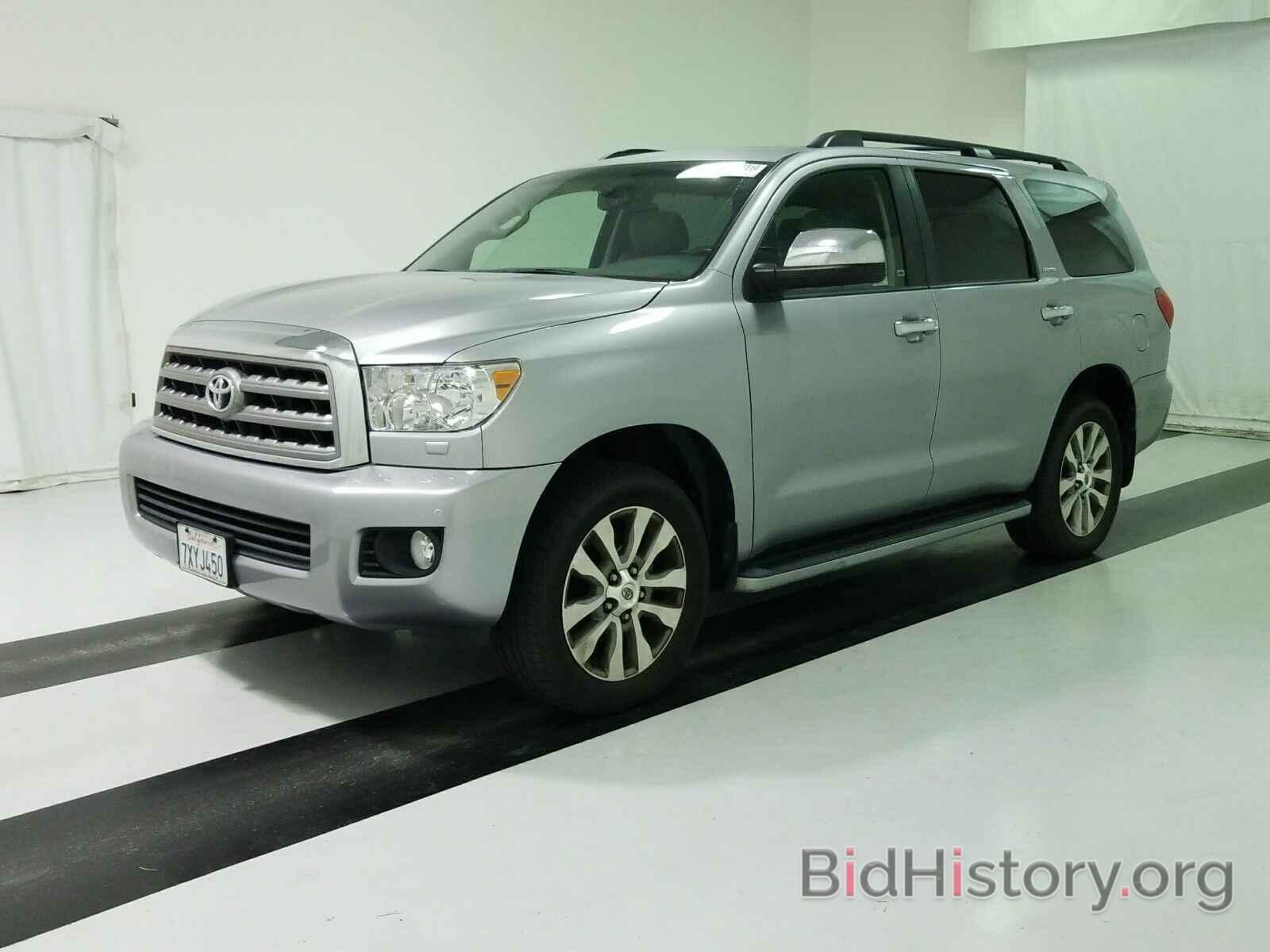 Photo 5TDJY5G10HS151048 - Toyota Sequoia 2017