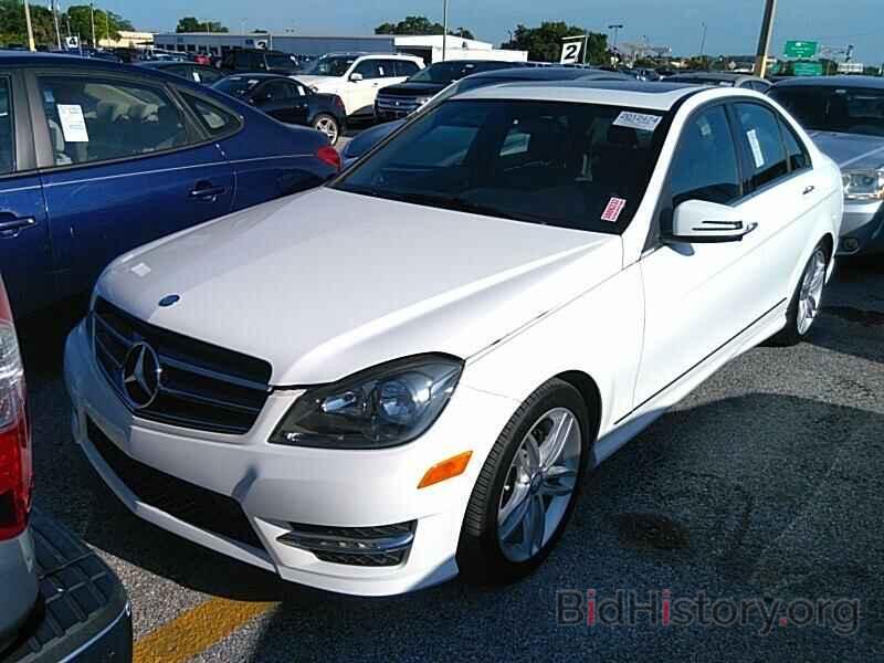 Photo WDDGF4HB8EA943691 - Mercedes-Benz C-Class 2014