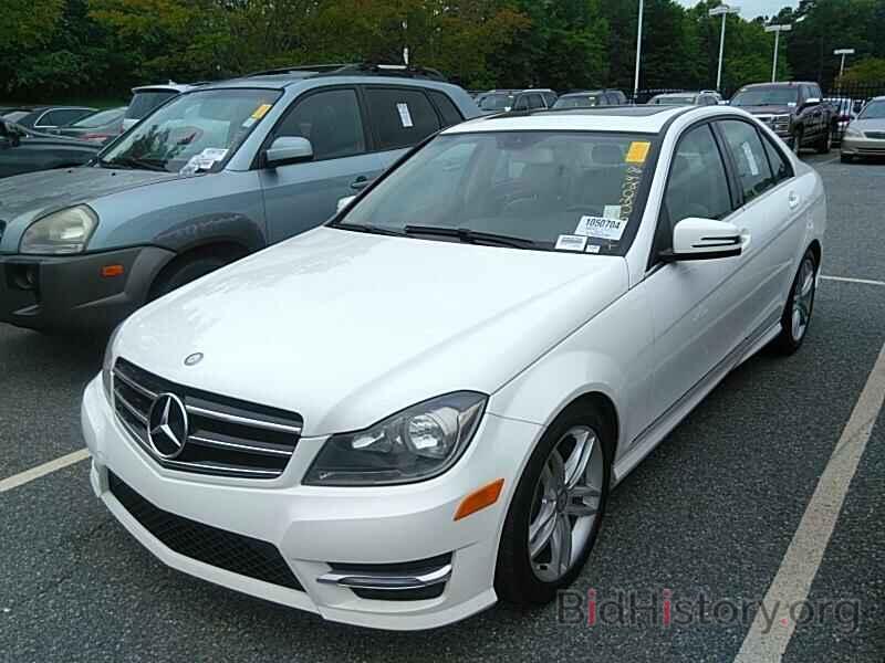 Photo WDDGF8AB2EA913961 - Mercedes-Benz C-Class 2014