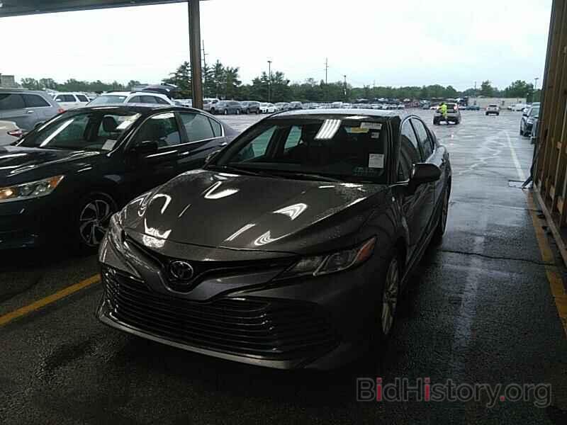 Photo 4T1B11HK6JU013827 - Toyota Camry 2018