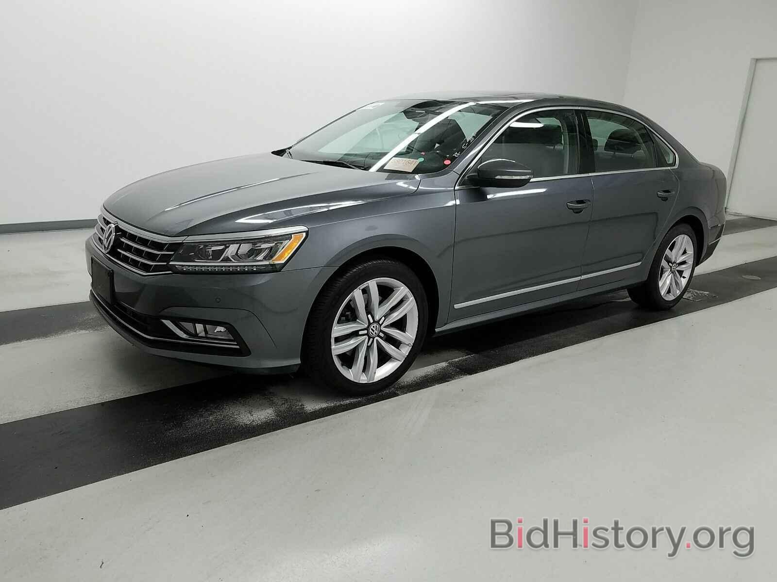 Photo 1VWHM7A34HC050786 - Volkswagen Passat 2017