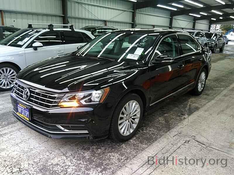 Photo 1VWBT7A3XHC044564 - Volkswagen Passat 2017