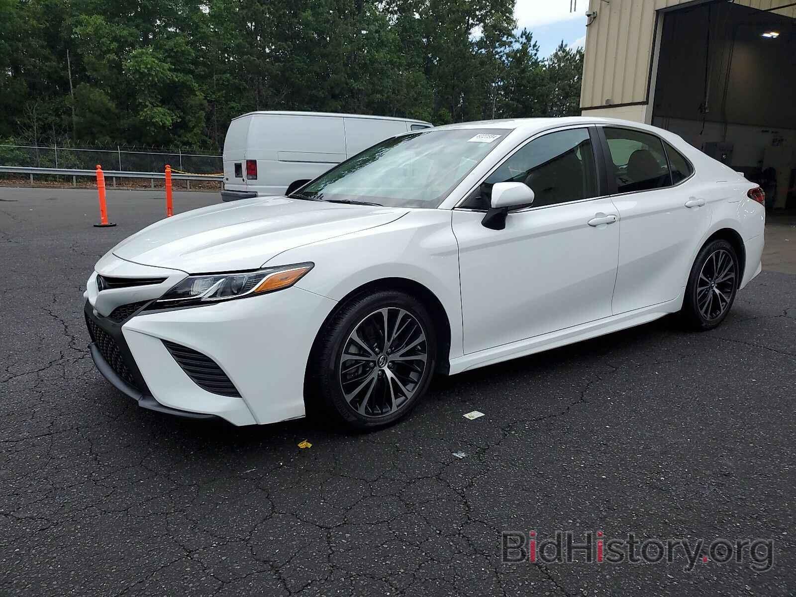 Photo 4T1B11HK5JU115152 - Toyota Camry 2018