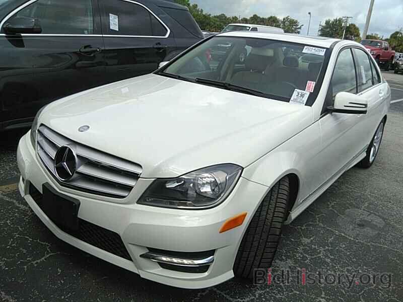 Photo WDDGF8BB3CR226632 - Mercedes-Benz C-Class 2012