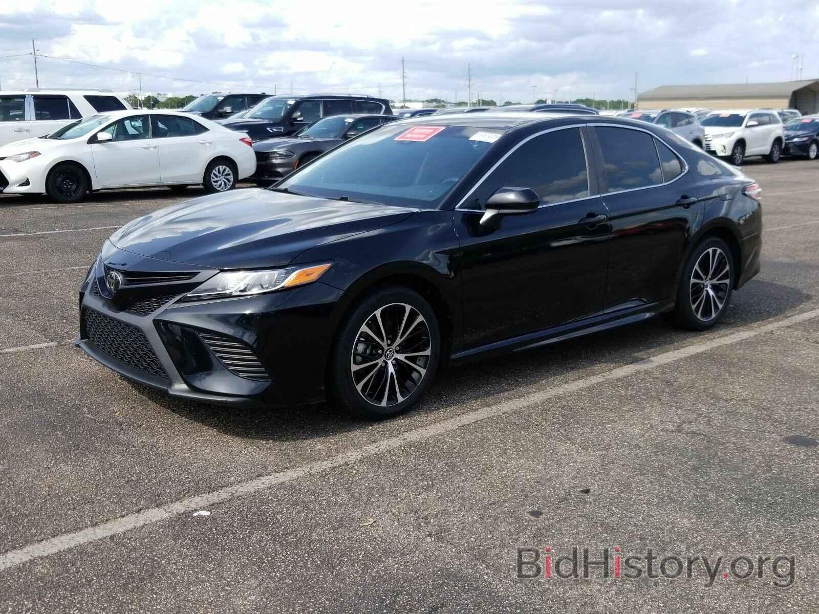 Photo 4T1B11HK4JU041996 - Toyota Camry 2018