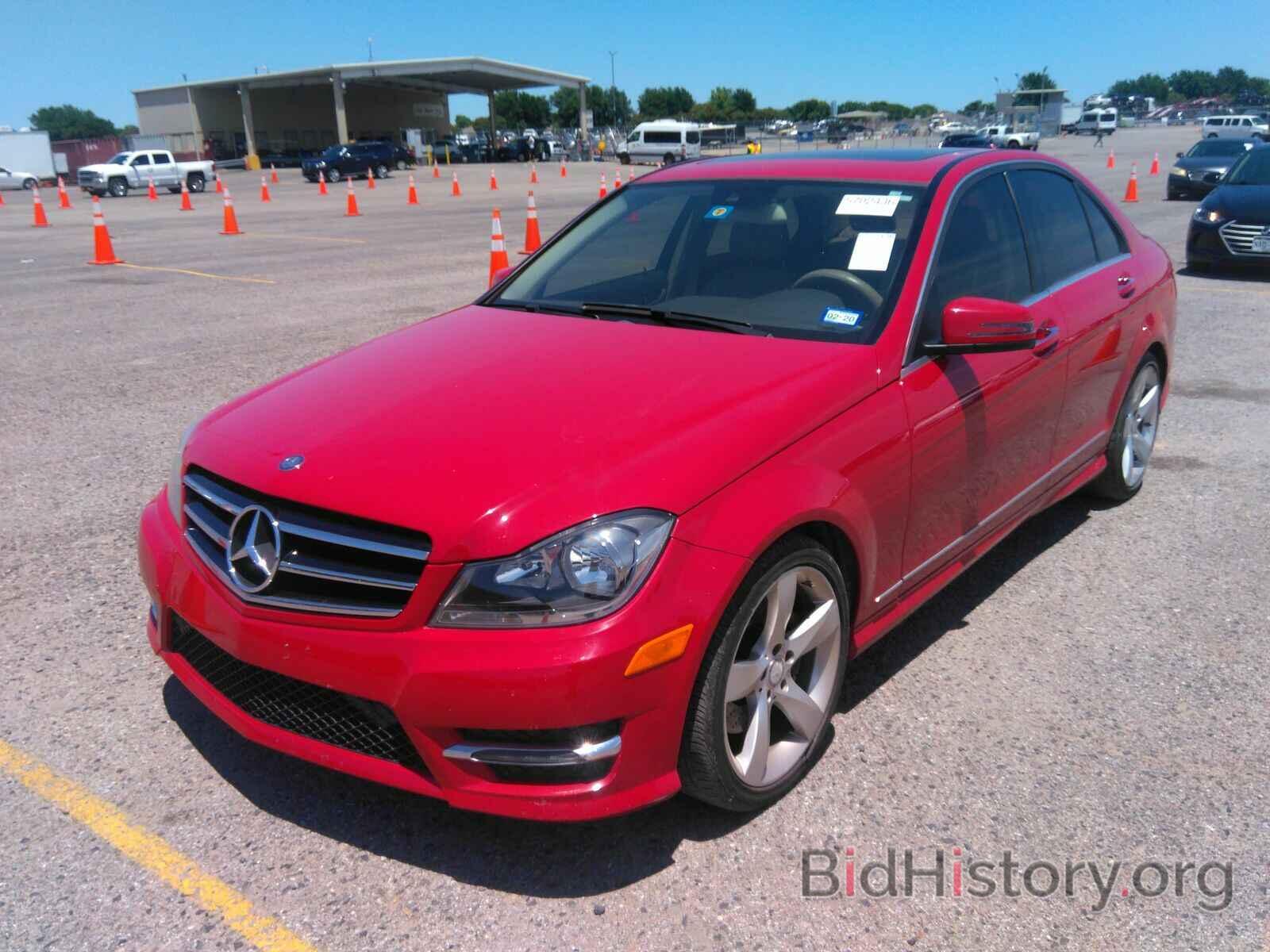 Photo WDDGF5HB4EA941720 - Mercedes-Benz C-Class 2014