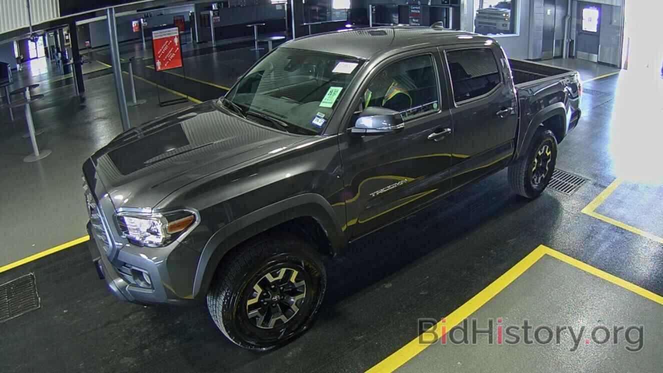 Photo 5TFCZ5AN3LX217449 - Toyota Tacoma 4WD 2020