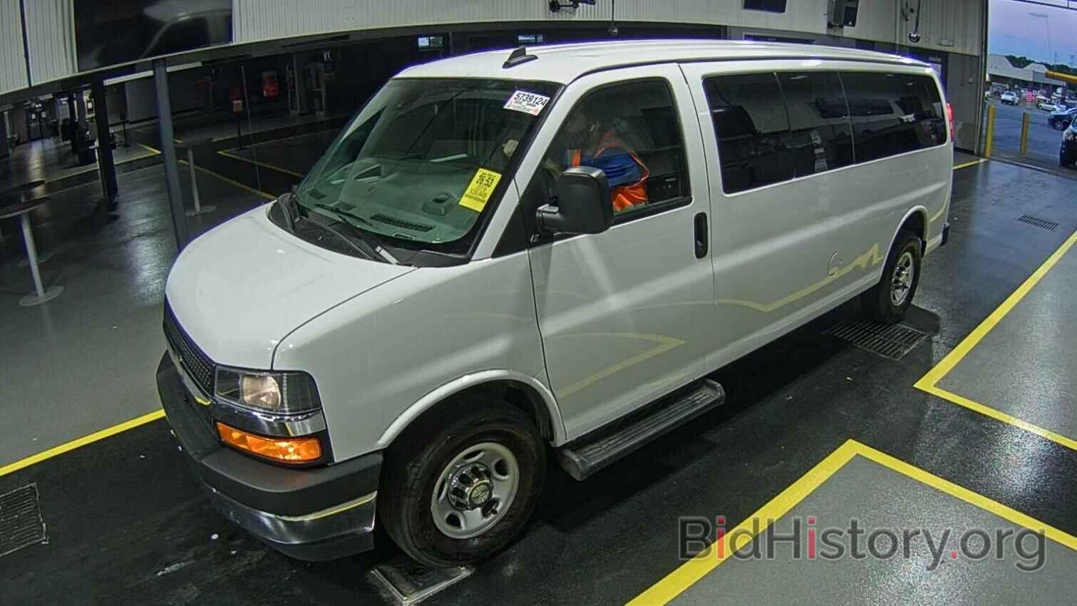 Photo 1GAZGPFG0K1235049 - Chevrolet Express Passenger 2019