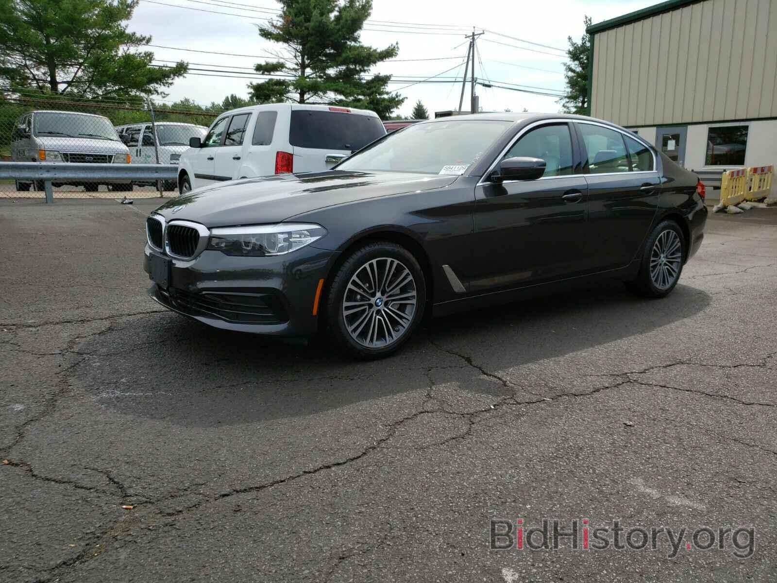 Photo WBAJE7C53KWW23910 - BMW 5 Series 2019