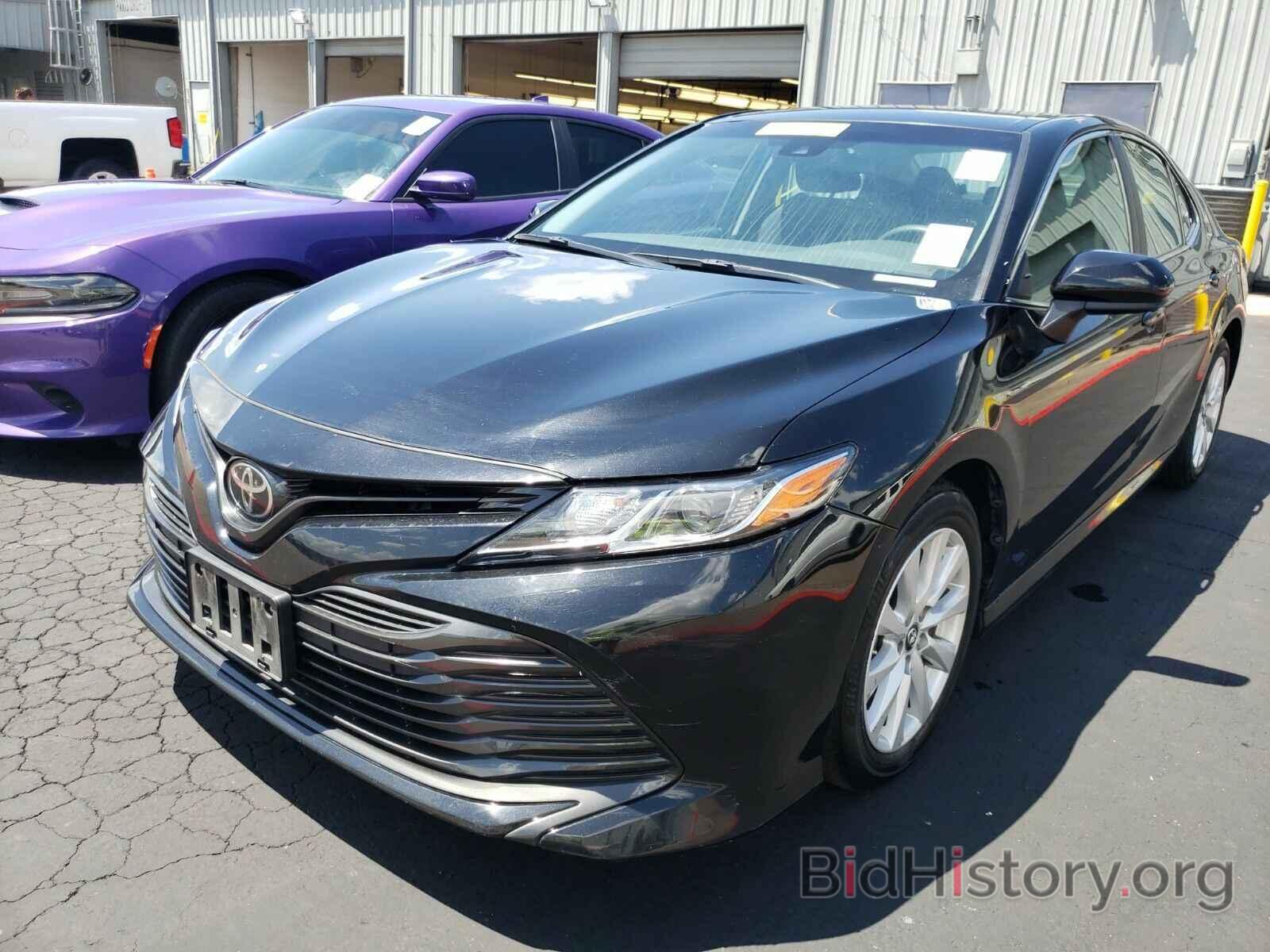 Photo 4T1B11HK0KU687585 - Toyota Camry LE 2019