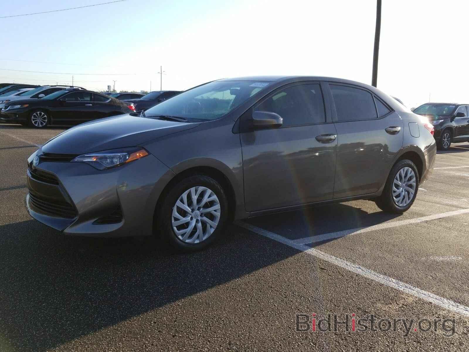 Photo 5YFBURHE4KP873860 - Toyota Corolla LE 2019