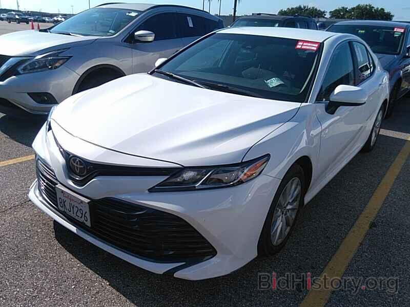 Photo 4T1B11HK0KU254896 - Toyota Camry LE 2019