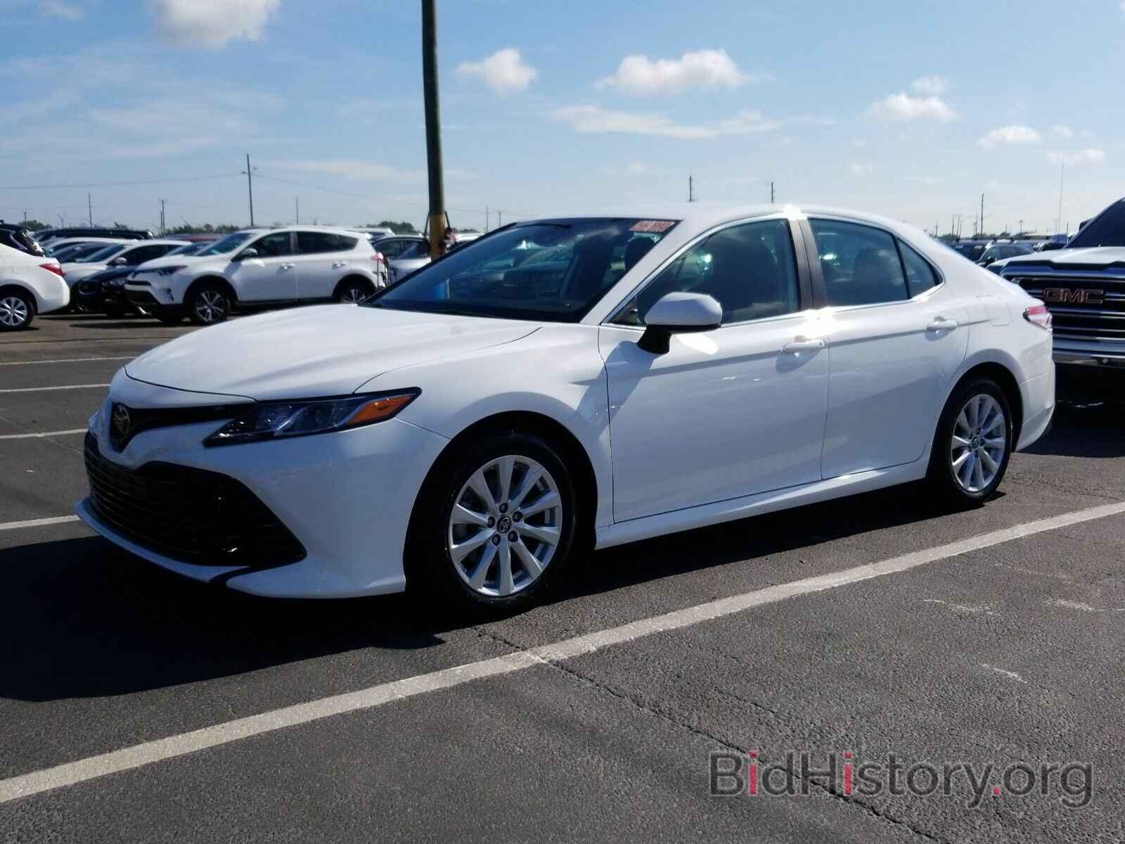 Photo 4T1B11HK6KU258483 - Toyota Camry LE 2019