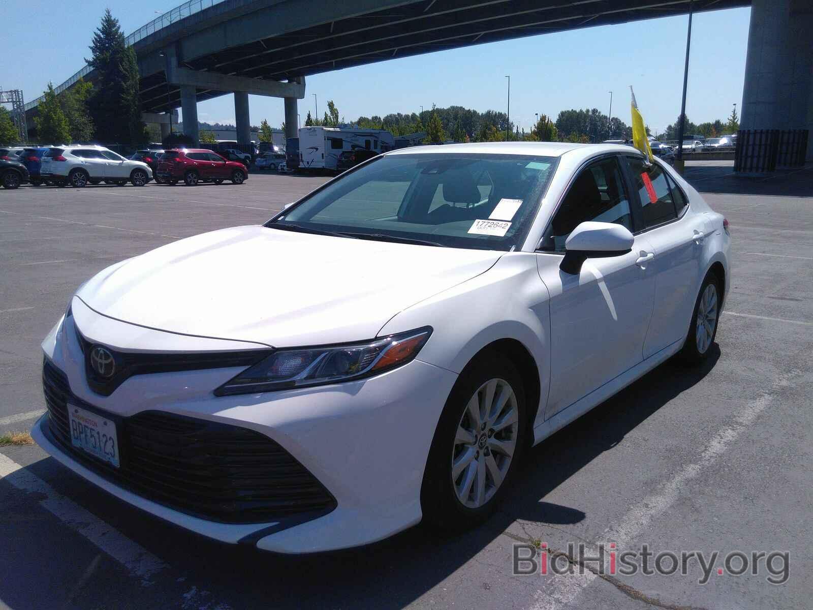 Photo 4T1B11HK2KU242801 - Toyota Camry LE 2019