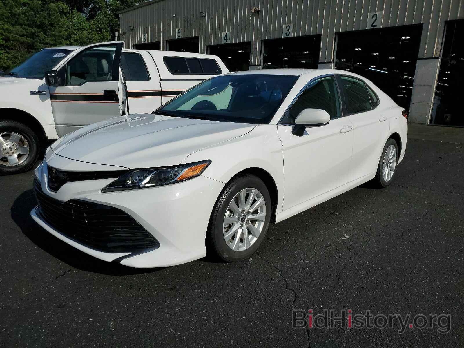 Photo 4T1B11HK2KU687720 - Toyota Camry LE 2019