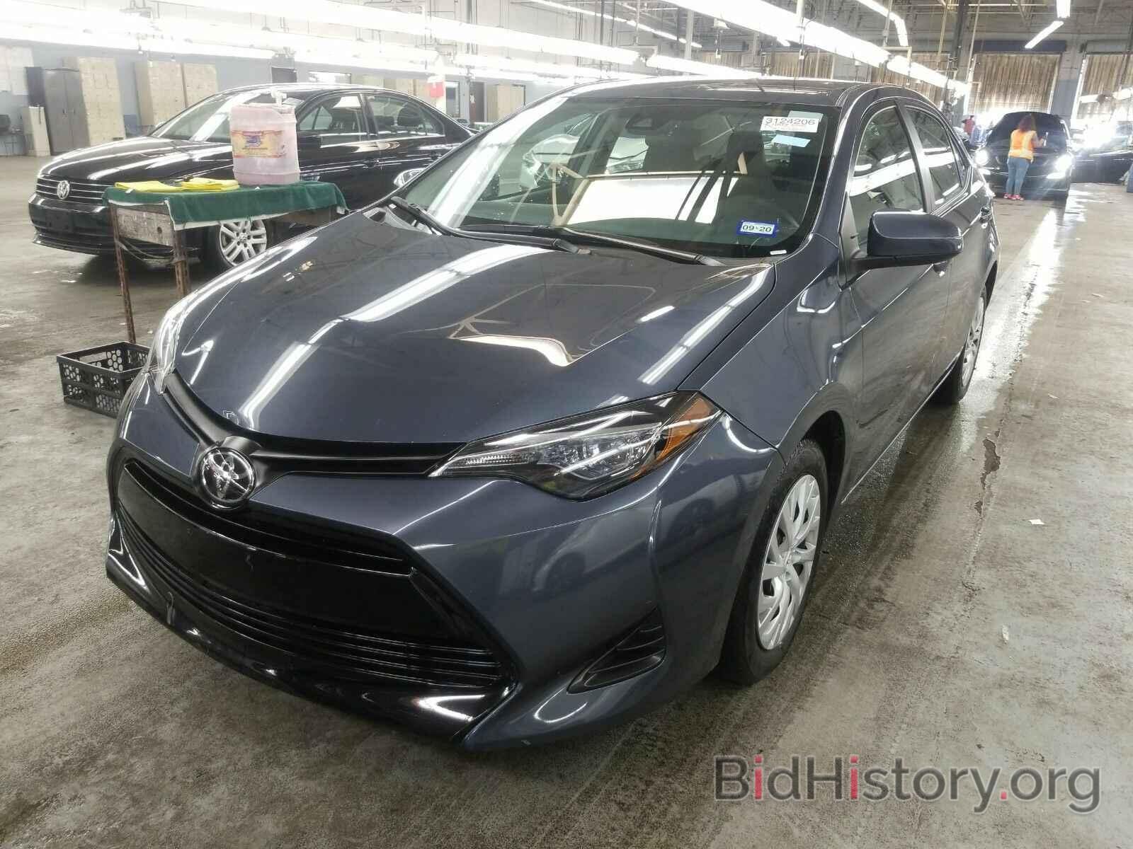 Photo 5YFBURHE4KP899617 - Toyota Corolla LE 2019