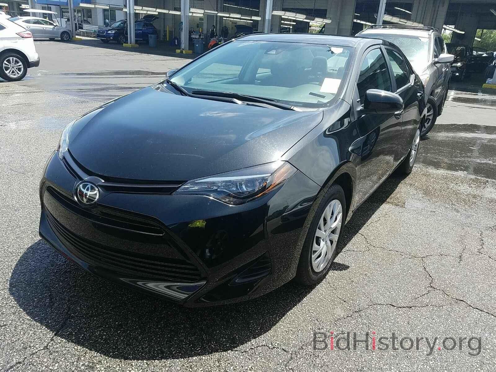 Photo 5YFBURHE0KP890624 - Toyota Corolla LE 2019