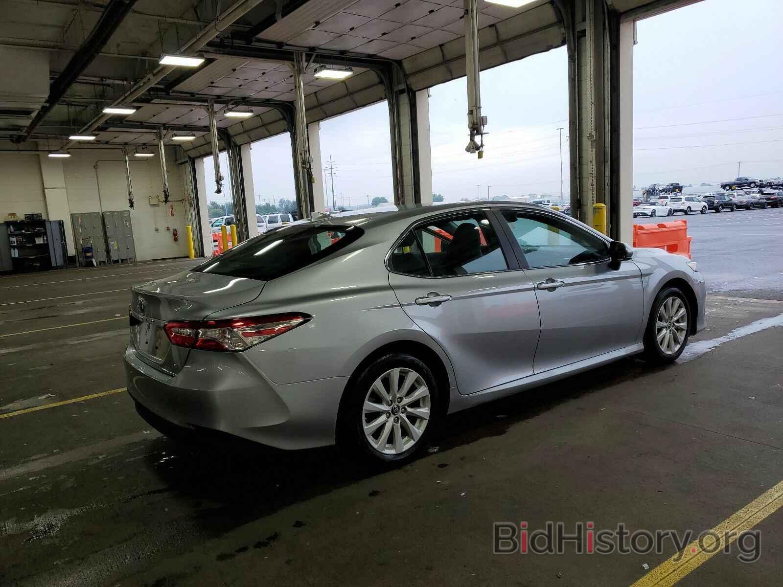 Photo 4T1B11HK1KU755716 - Toyota Camry LE 2019