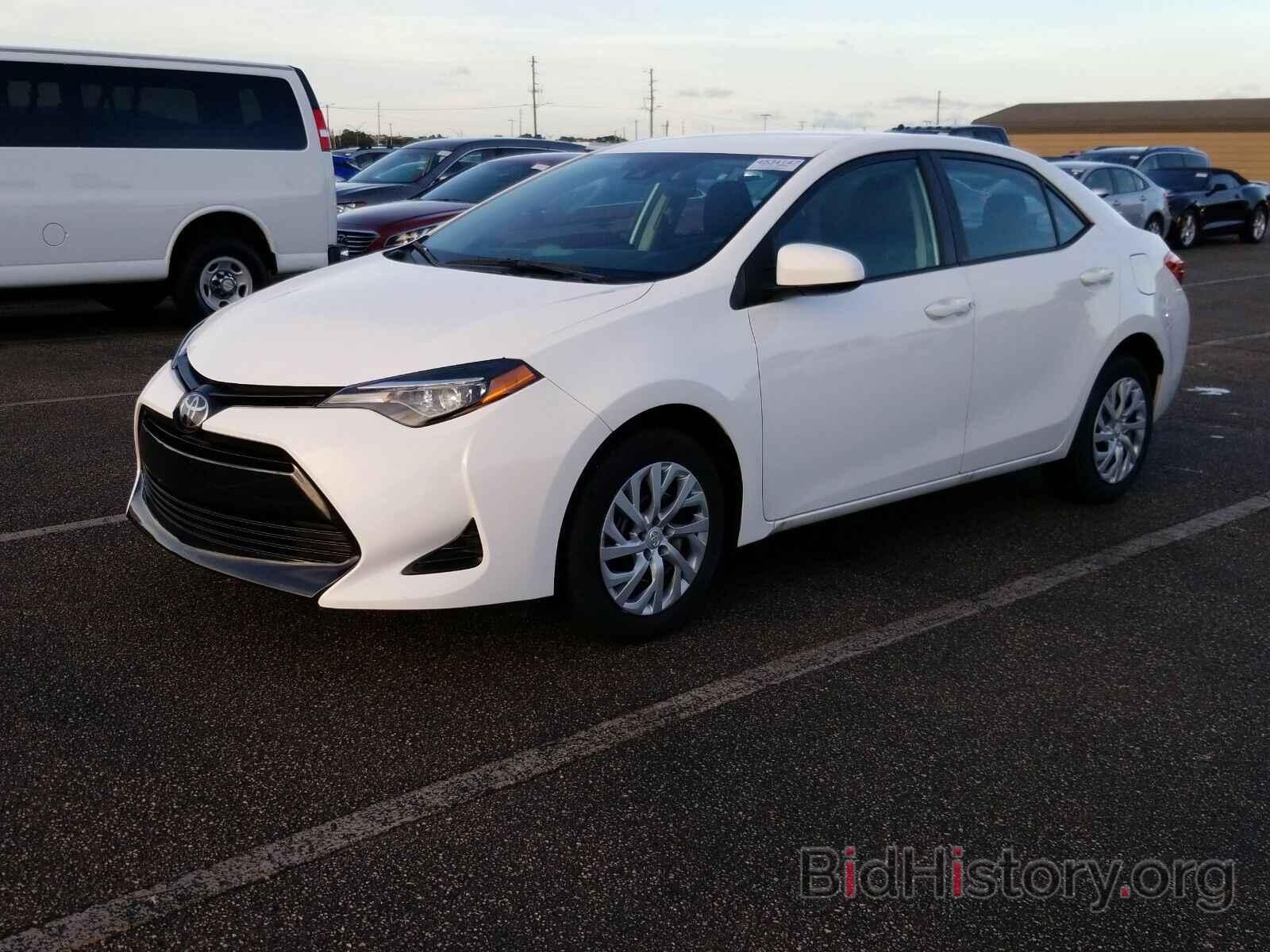 Photo 5YFBURHE9KP935317 - Toyota Corolla LE 2019