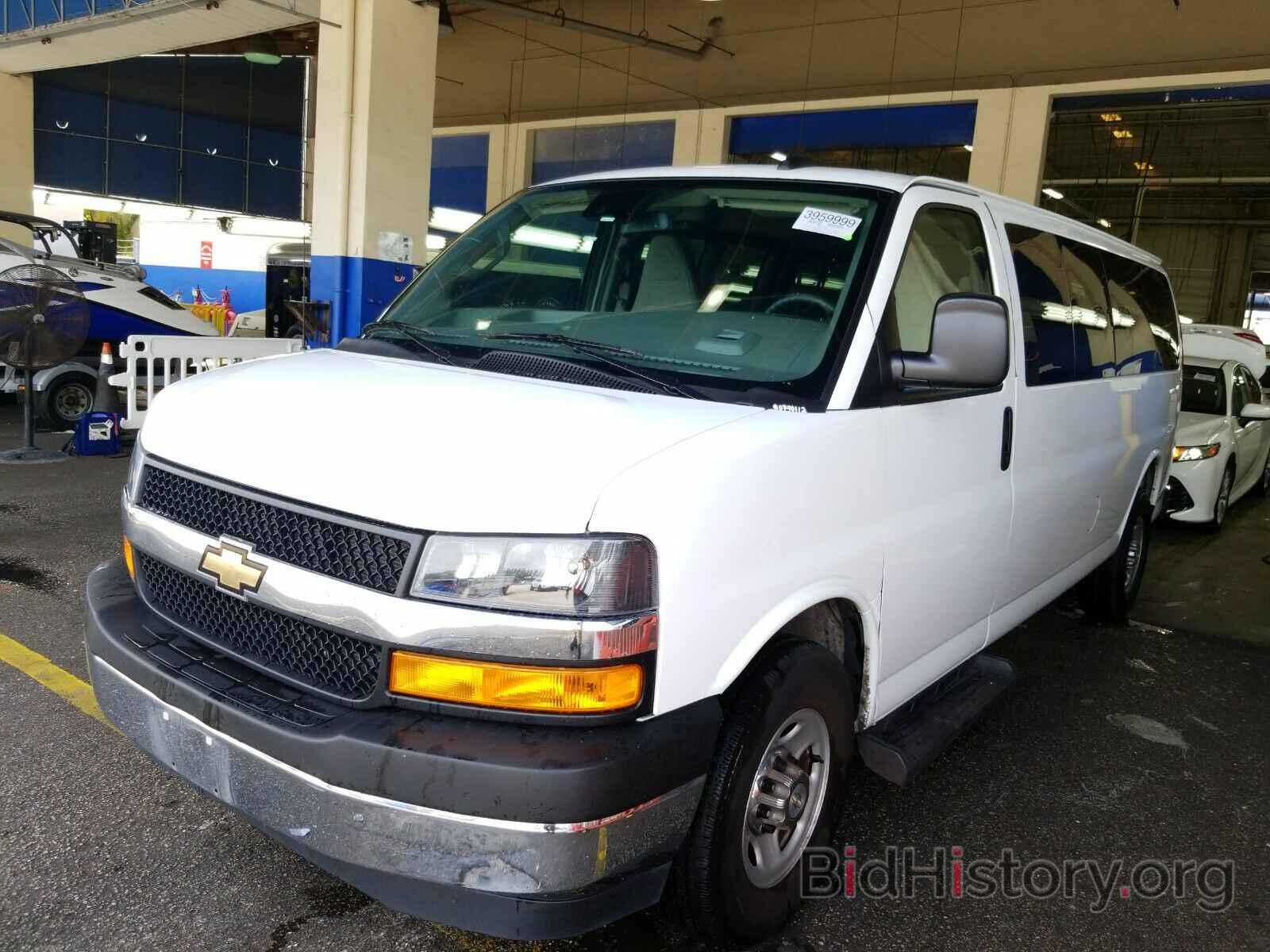 Photo 1GAZGPFGXK1221594 - Chevrolet Express Passenger 2019