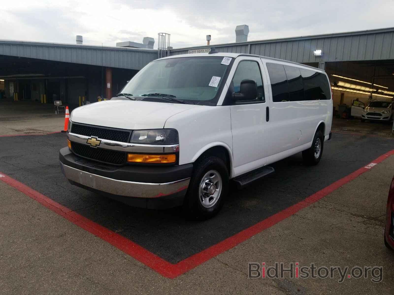 Photo 1GAZGPFG4K1216732 - Chevrolet Express Passenger 2019