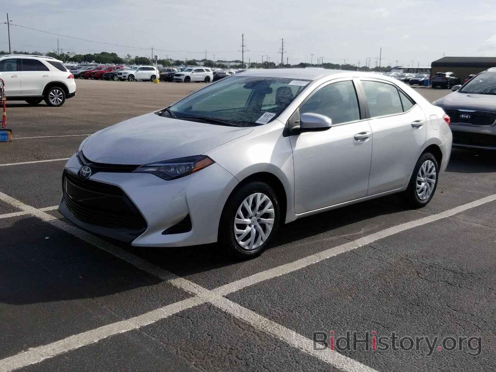 Photo 5YFBURHE4KP871879 - Toyota Corolla LE 2019