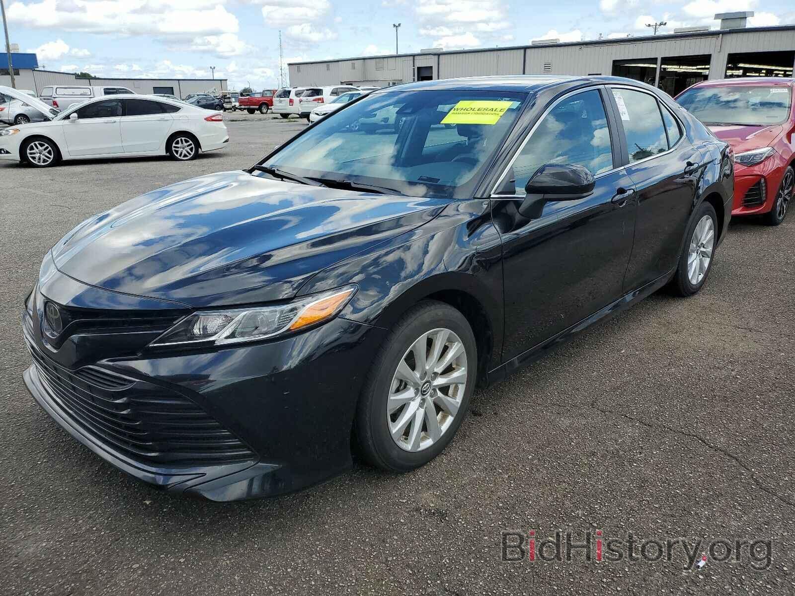 Photo 4T1B11HKXKU765676 - Toyota Camry LE 2019