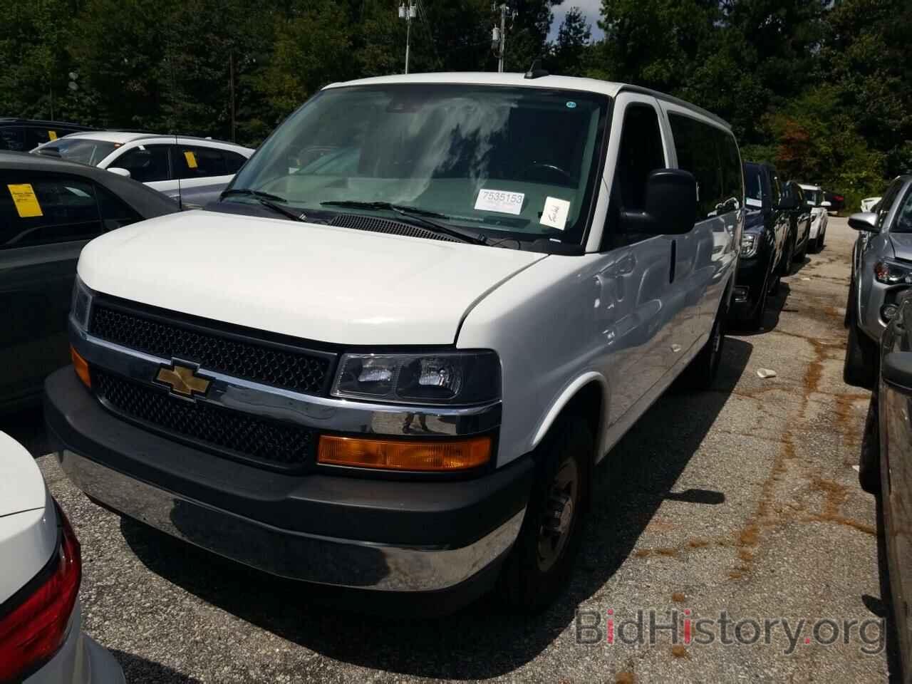 Photo 1GAZGMFP6K1206332 - Chevrolet Express Passenger 2019