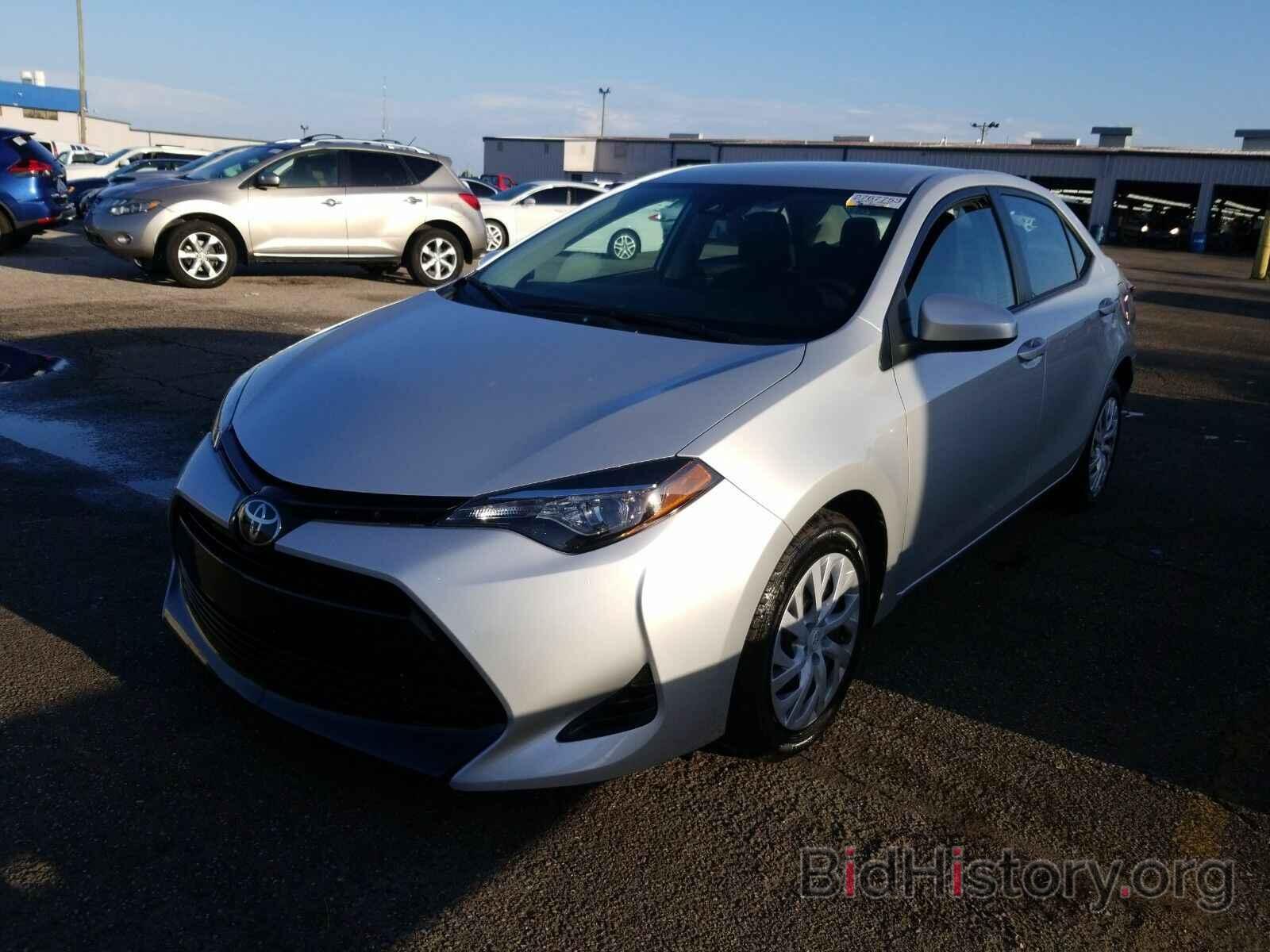 Photo 5YFBURHE1KP885402 - Toyota Corolla LE 2019