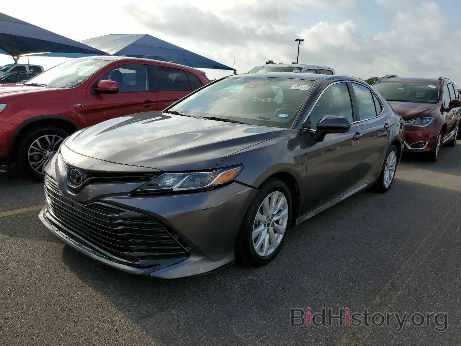 Photo 4T1B11HK8KU239885 - Toyota Camry LE 2019