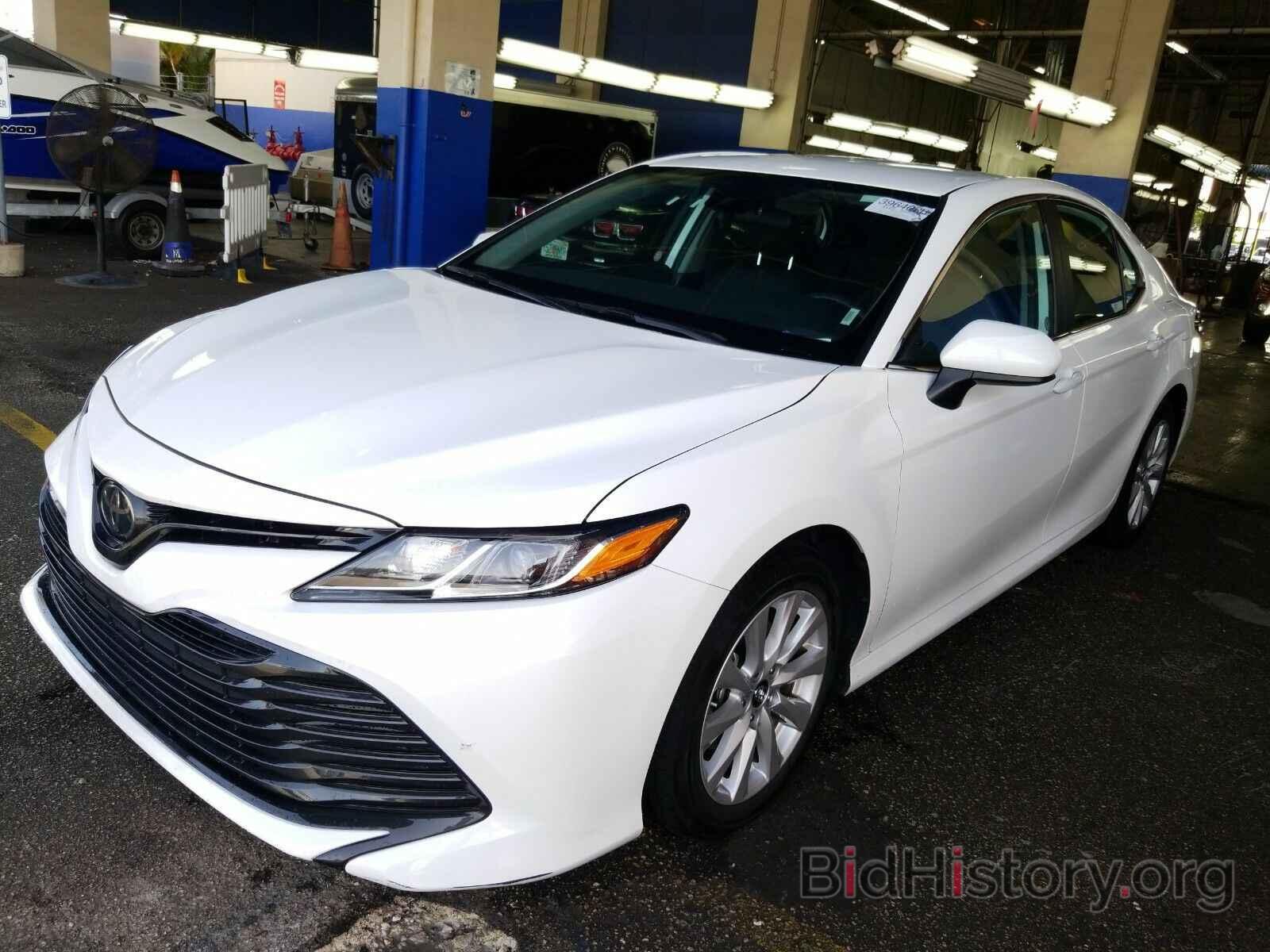 Photo 4T1B11HK0KU219744 - Toyota Camry LE 2019