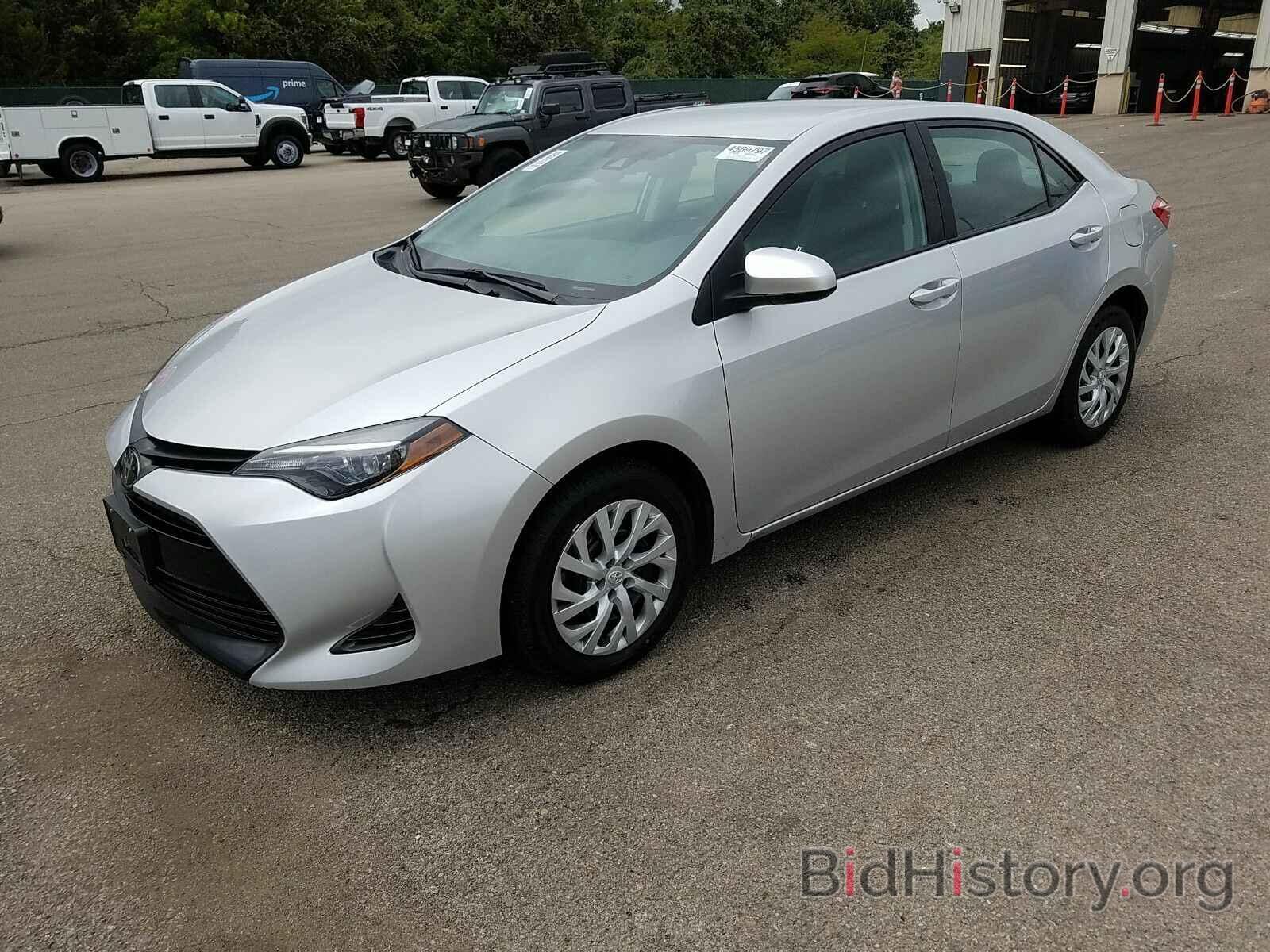 Photo 5YFBURHE1KP887702 - Toyota Corolla LE 2019