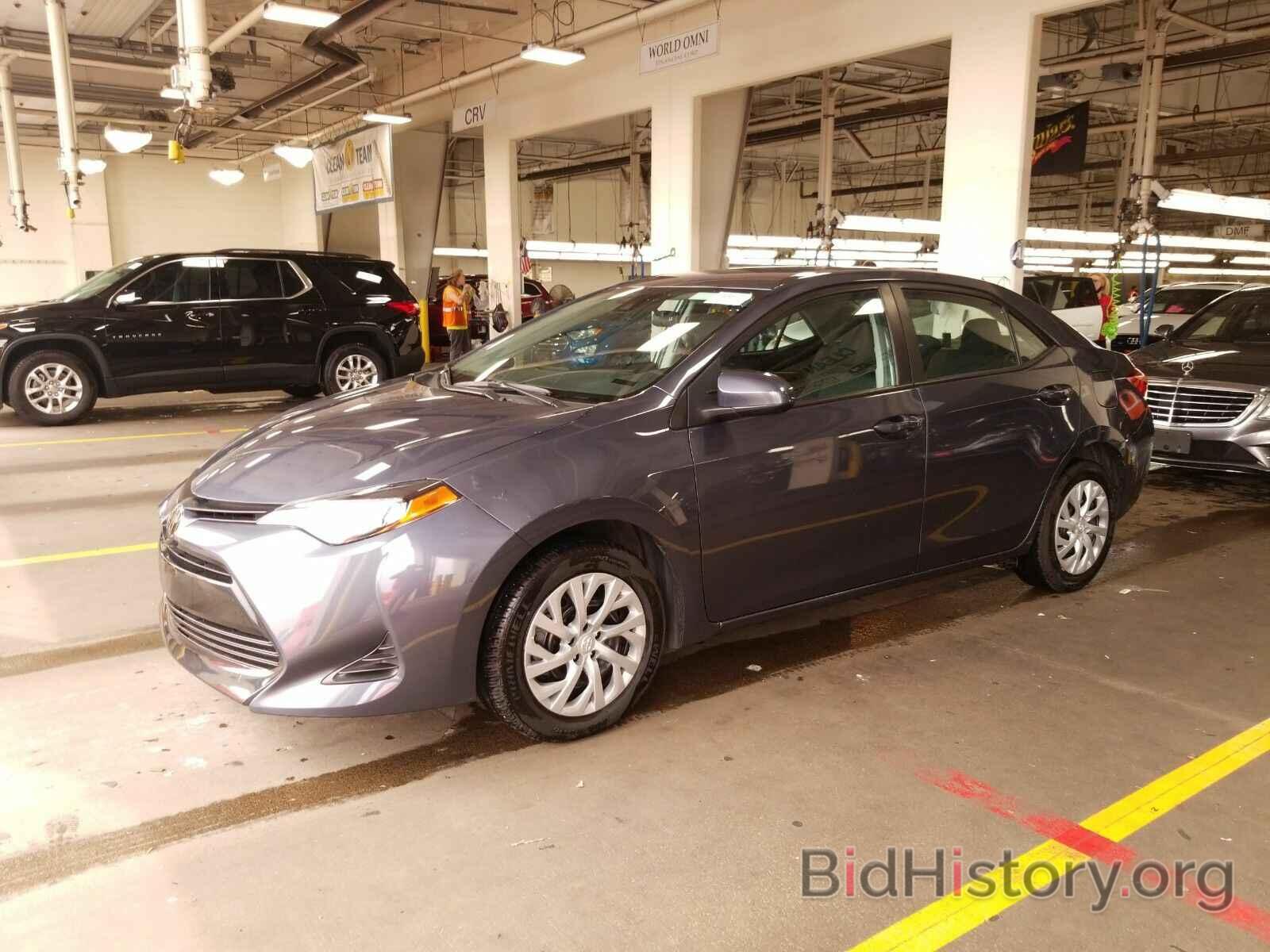 Photo 5YFBURHE1KP935392 - Toyota Corolla LE 2019