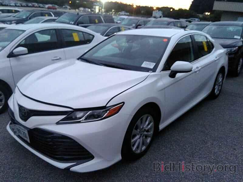 Photo 4T1B11HK0KU799688 - Toyota Camry LE 2019