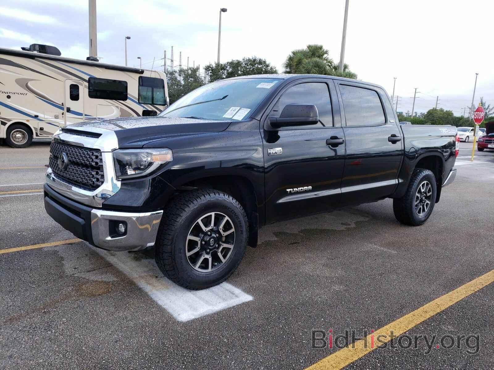 Photo 5TFDW5F1XKX812820 - Toyota Tundra 4WD 2019