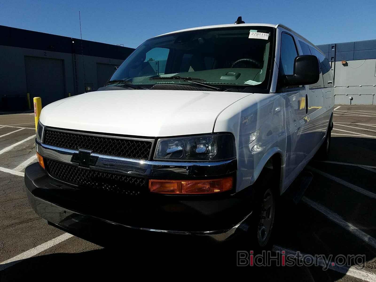 Photo 1GAZGPFG4K1190813 - Chevrolet Express Passenger 2019