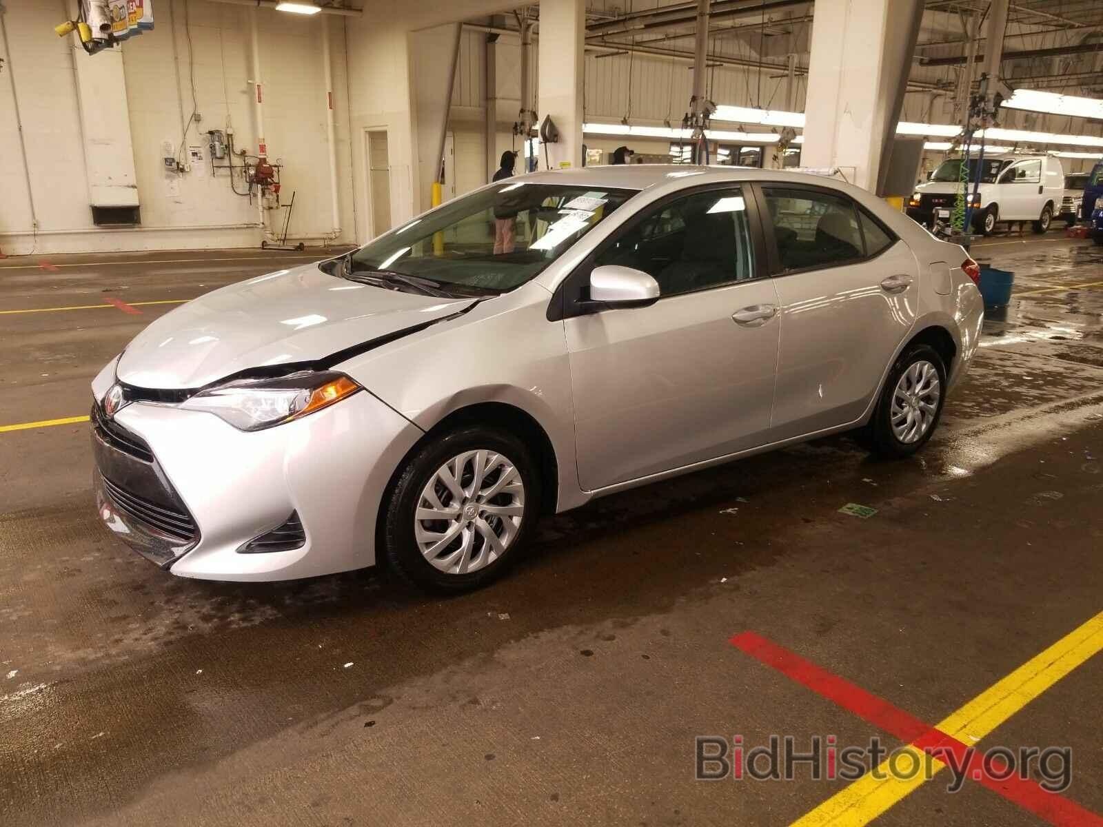 Photo 5YFBURHE7KP936076 - Toyota Corolla LE 2019