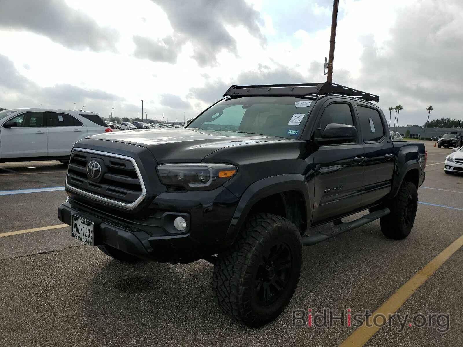 Photo 5TFCZ5AN0KX180200 - Toyota Tacoma 4WD 2019