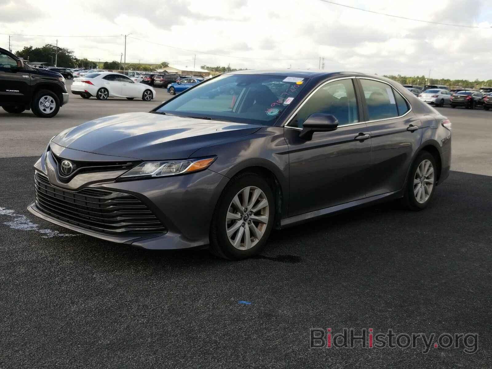 Photo 4T1B11HK0KU199303 - Toyota Camry LE 2019