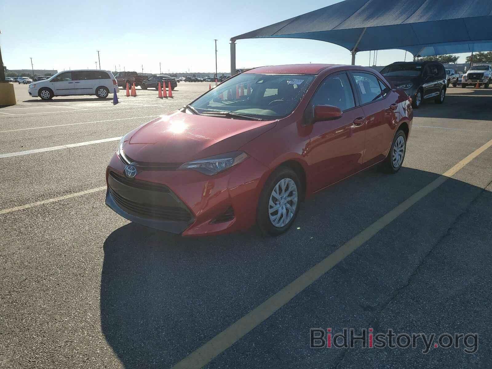 Photo 5YFBURHE9KP877449 - Toyota Corolla LE 2019