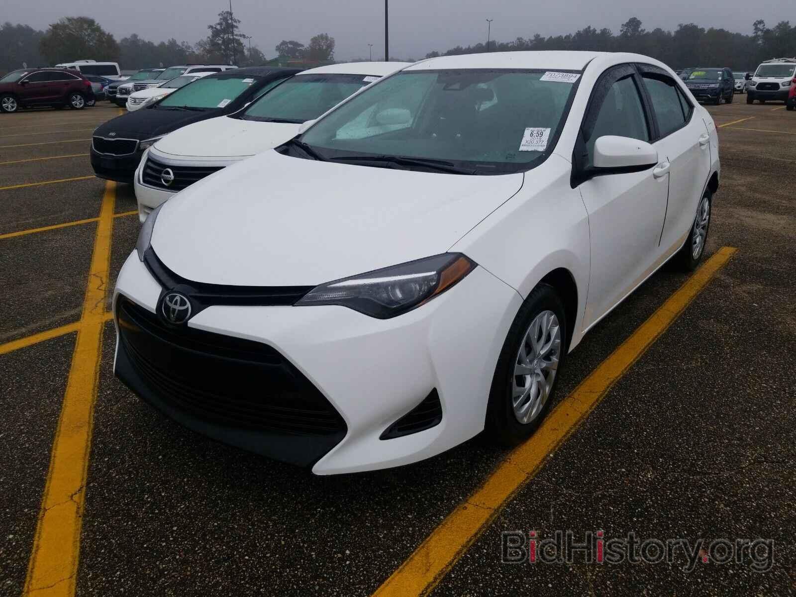 Photo 5YFBURHE0KP865030 - Toyota Corolla LE 2019